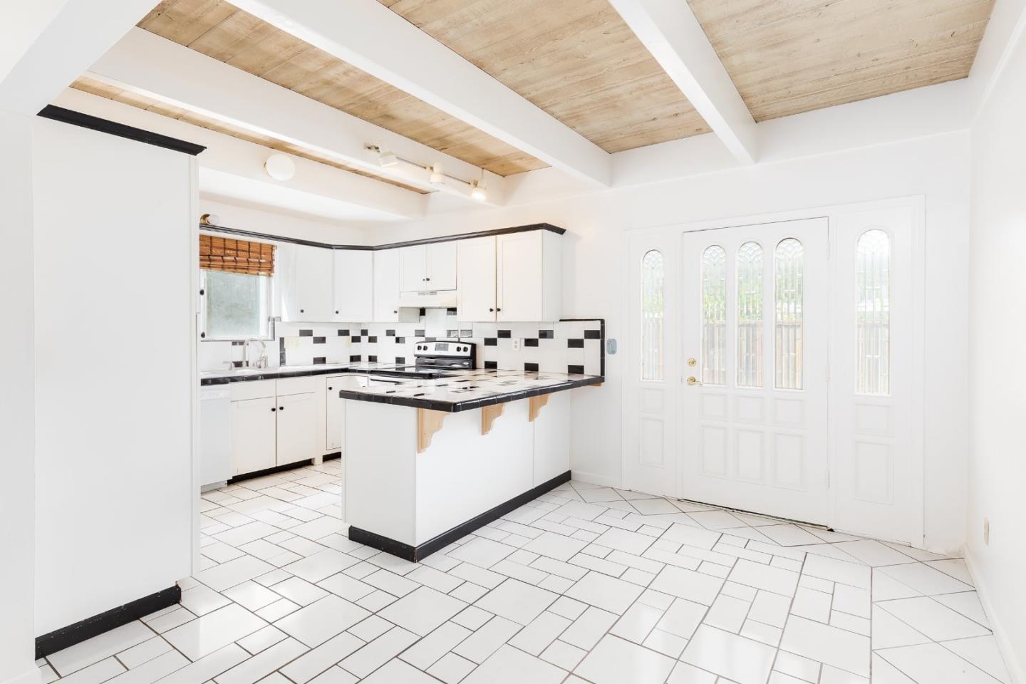 143 Stephen Road Aptos, CA 95003 - Photo 8 of 20 Gallery Image 8