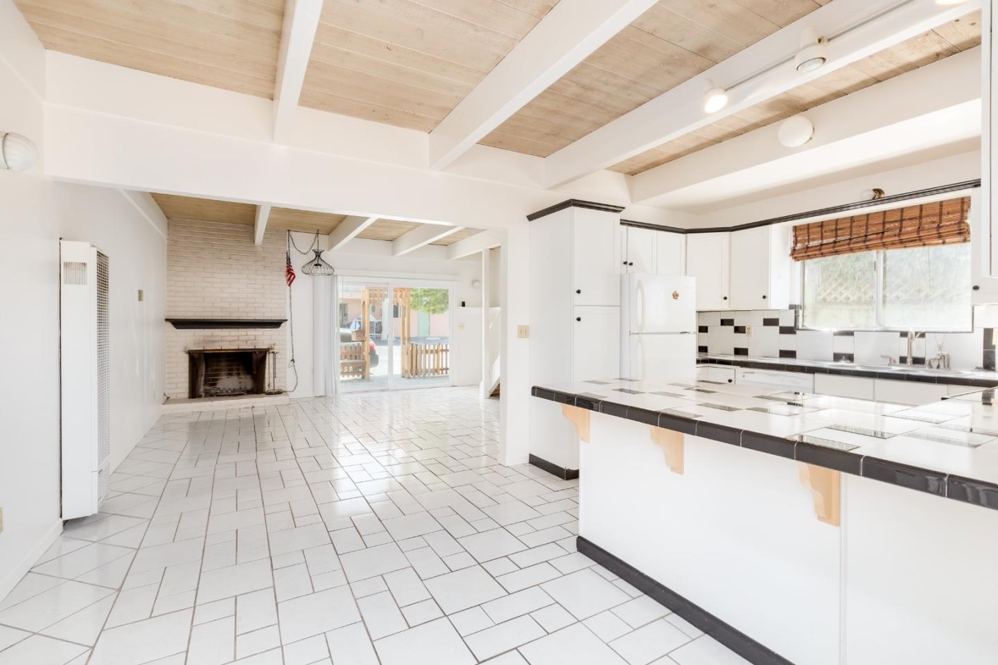 143 Stephen Road Aptos, CA 95003 - Photo 9 of 20 Gallery Image 9