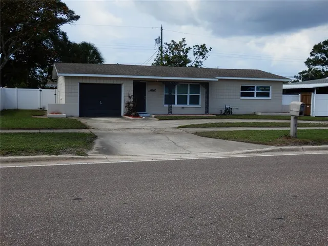 $2,200 | 4547 54th Avenue North, St. Petersburg, FL 33714