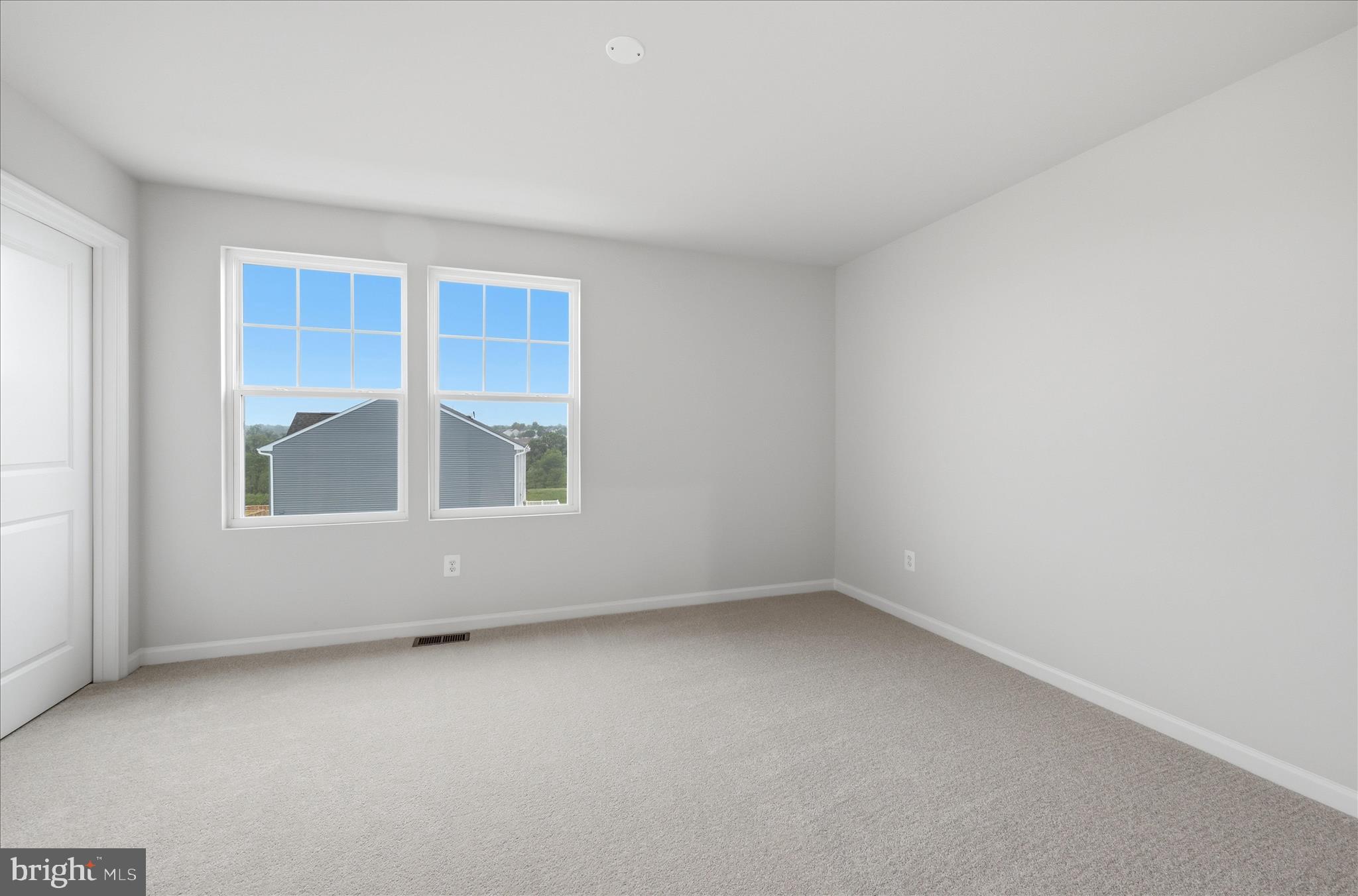 300 Presidents Pointe Avenue Ranson, WV 25438 - Photo 19 of 24 an empty room with a window