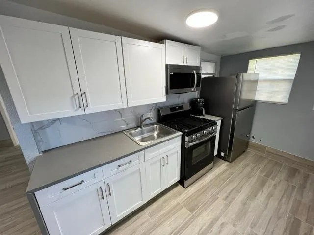 $1,999 | 4040 Northeast 12th Terrace, Pompano Beach, FL 33064