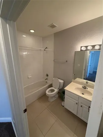 $3,000 | 7401 Palomino Drive, Unit 117, Hollywood, FL 33024