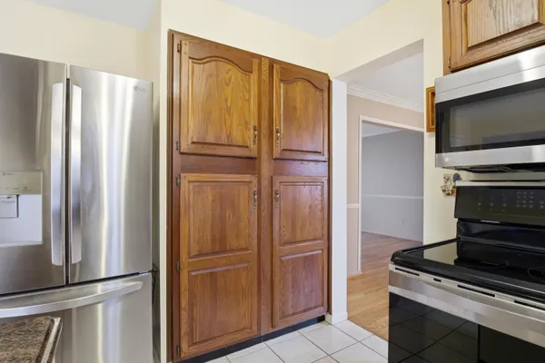 $410,000 | 21467 Chestnut Lane, Farmington, MI 48336