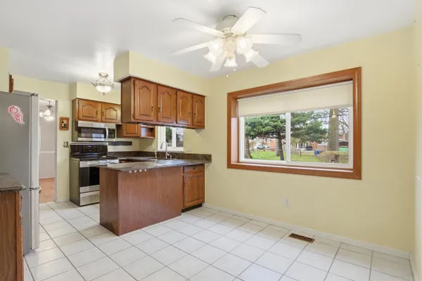 $410,000 | 21467 Chestnut Lane, Farmington, MI 48336