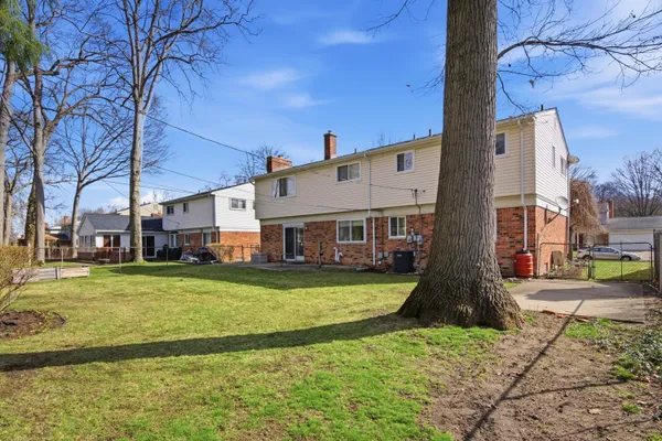 $400,000 | 21467 Chestnut Lane, Farmington, MI 48336