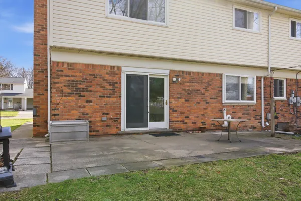 $410,000 | 21467 Chestnut Lane, Farmington, MI 48336