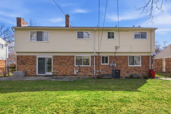 $400,000 | 21467 Chestnut Lane, Farmington, MI 48336