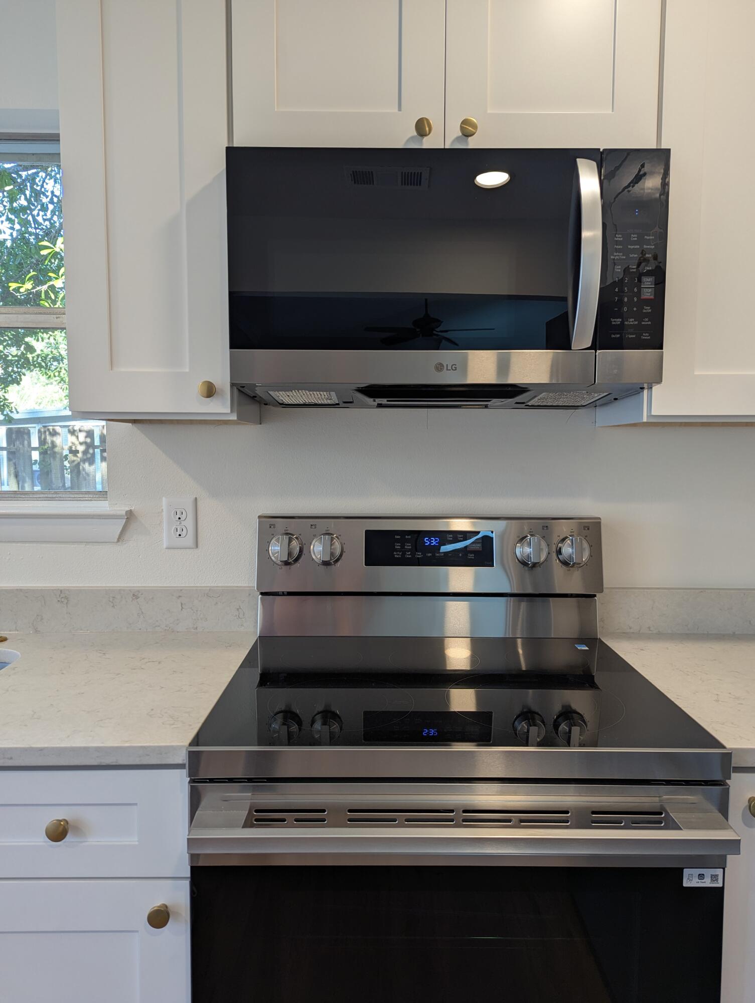 103 Perdido Circle Niceville, FL 32578 - Photo 33 of 71 a stove top oven sitting inside of a kitchen