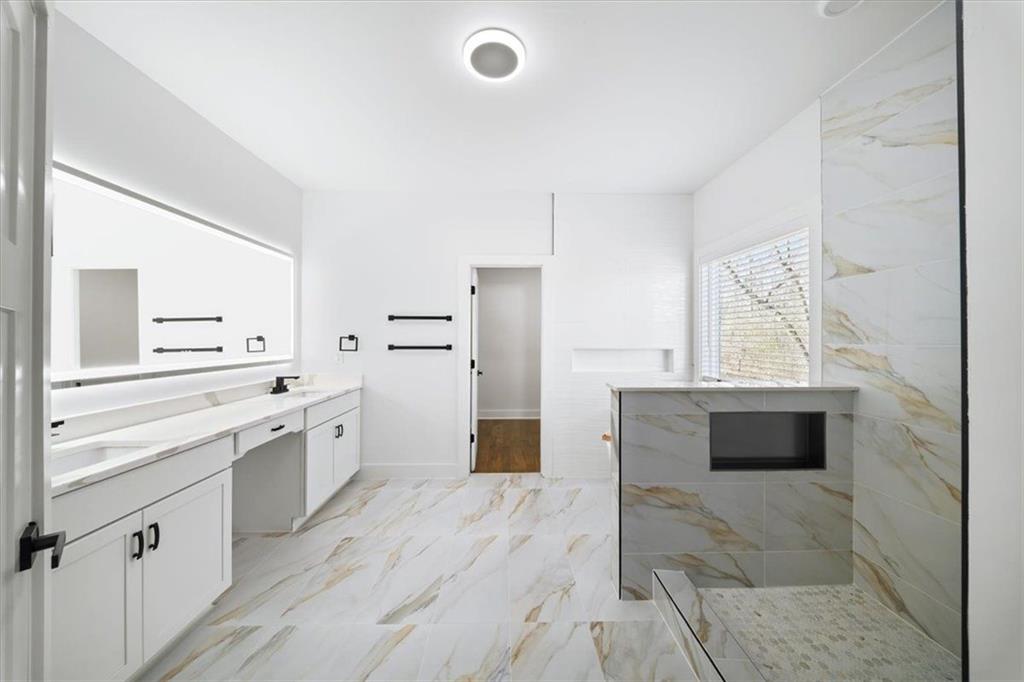 222 Silvercrest Drive Acworth, GA 30101 - Photo 22 of 61 a spacious bathroom with a double vanity sink mirror and bathtub