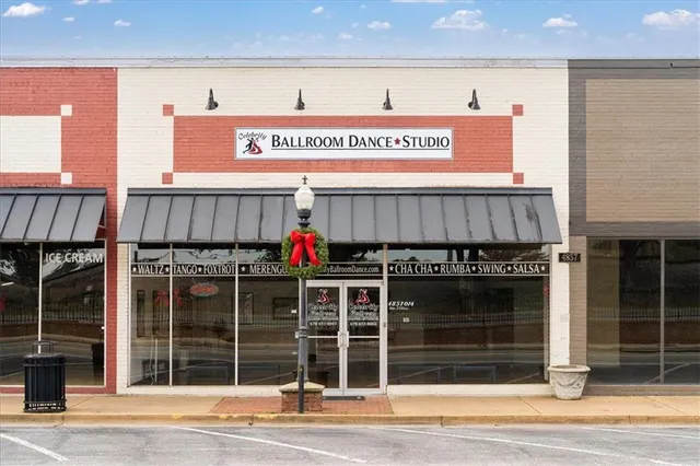 $825,000 | 222 Silvercrest Drive, Acworth, GA 30101