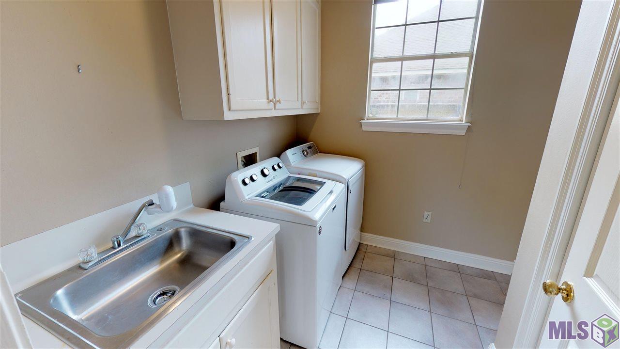 1045 Masterson Drive Baton Rouge, LA 70810 - Photo 6 of 25 Laundry Room