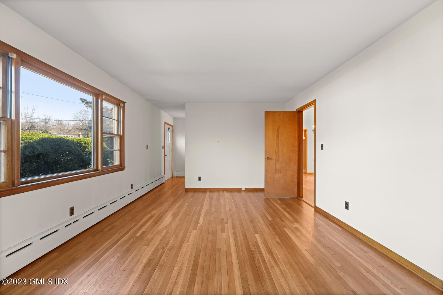 98 Monica Road Greenwich, CT 06831 - Photo 5 of 25 Living Room