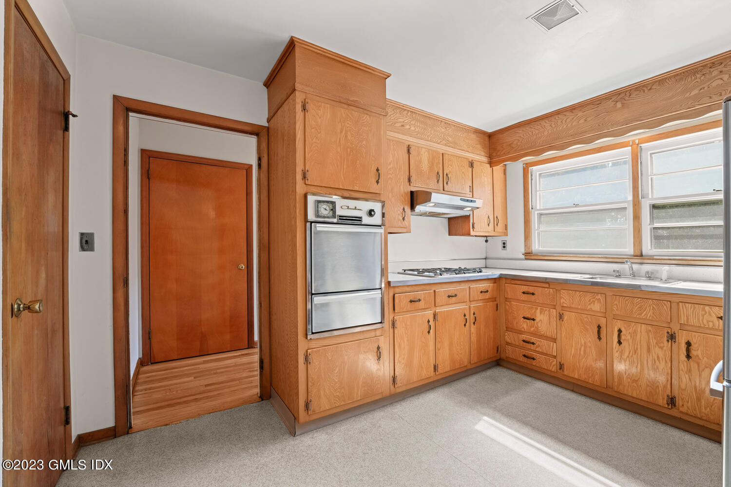 98 Monica Road Greenwich, CT 06831 - Photo 8 of 25 Eat-In Kitchen