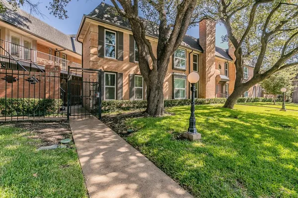 $165,000 | 7814 Meadow Park Drive, Unit 220, Dallas, TX 75230