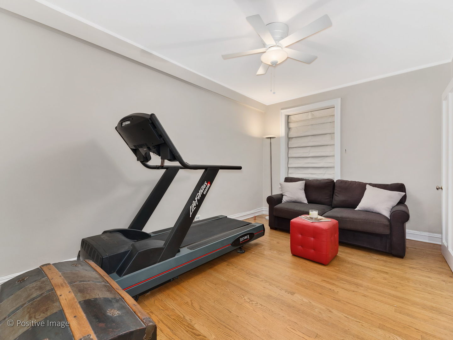 3608 North Pine Grove Avenue, Unit 1M Chicago, IL 60613 - Photo 18 of 24 a living room with furniture