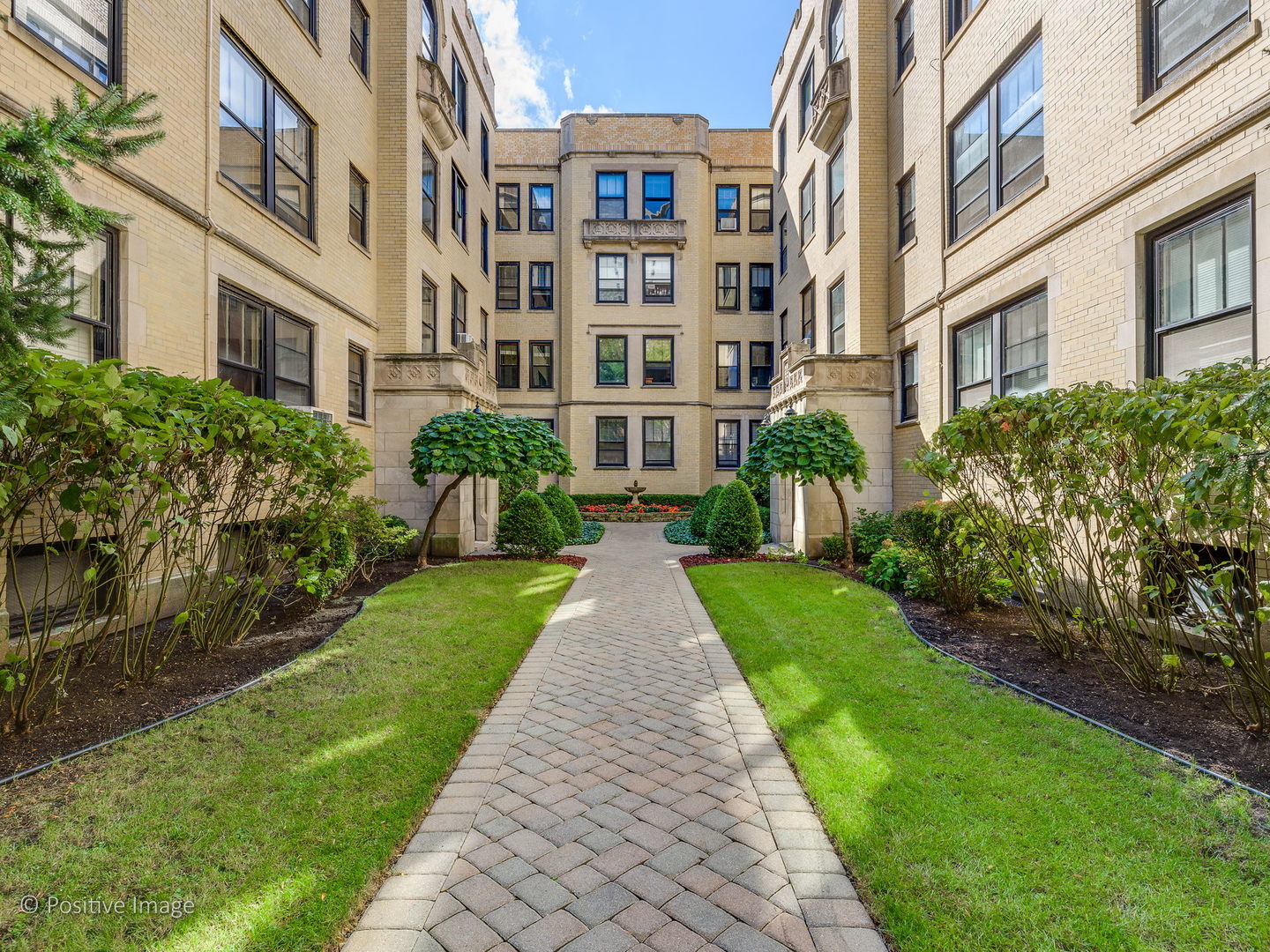 3608 North Pine Grove Avenue, Unit 1M Chicago, IL 60613 - Photo 3 of 24 a view of multi story residential apartment building with a yard