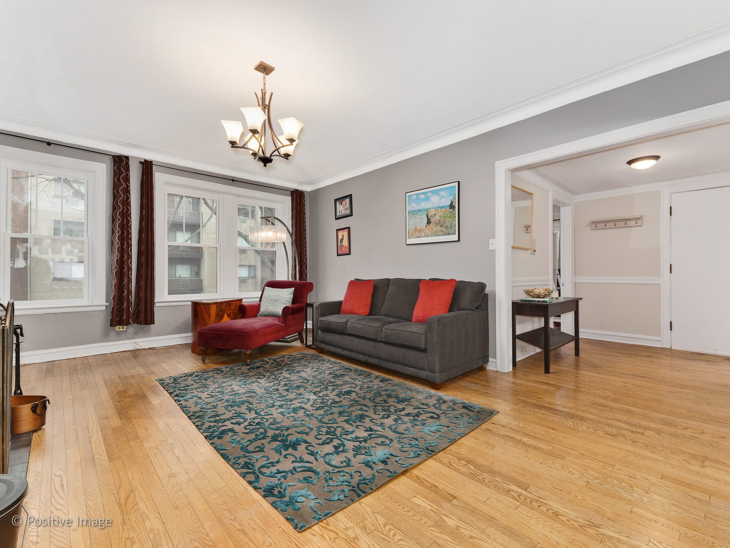 3608 North Pine Grove Avenue, Unit 1M Chicago, IL 60613 - Photo 5 of 24 a living room with furniture and a rug