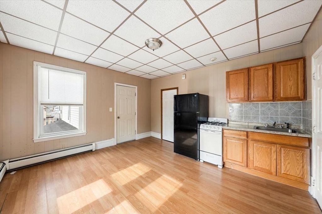 173 Branch Street Lowell, MA 01851 - Photo 10 of 33