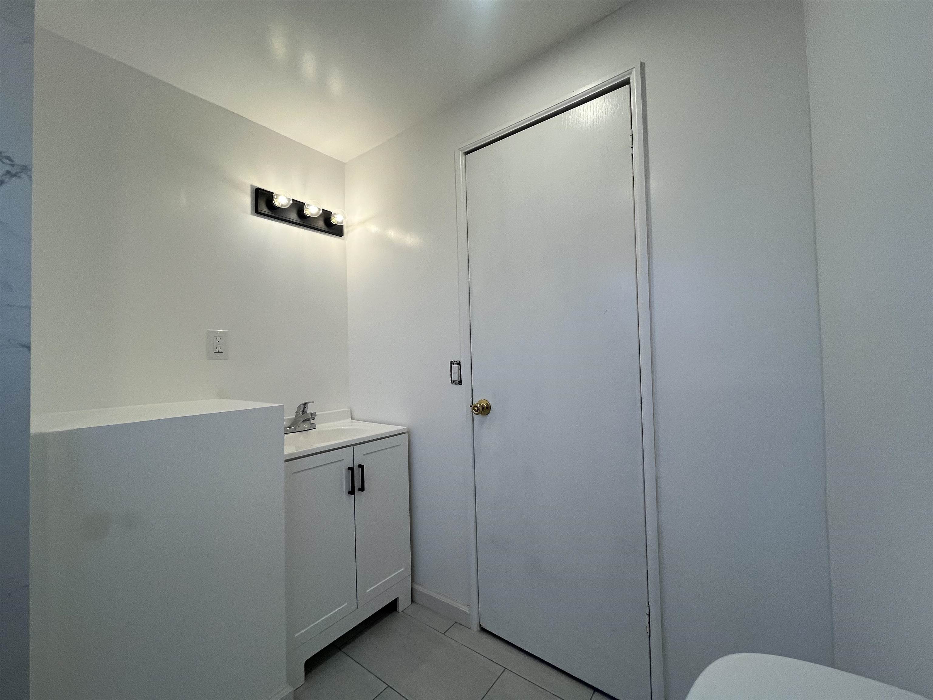 4143 Yosemite Boulevard, Unit C21 Modesto, CA 95357 - Photo 15 of 22 a bathroom with a sink and mirror