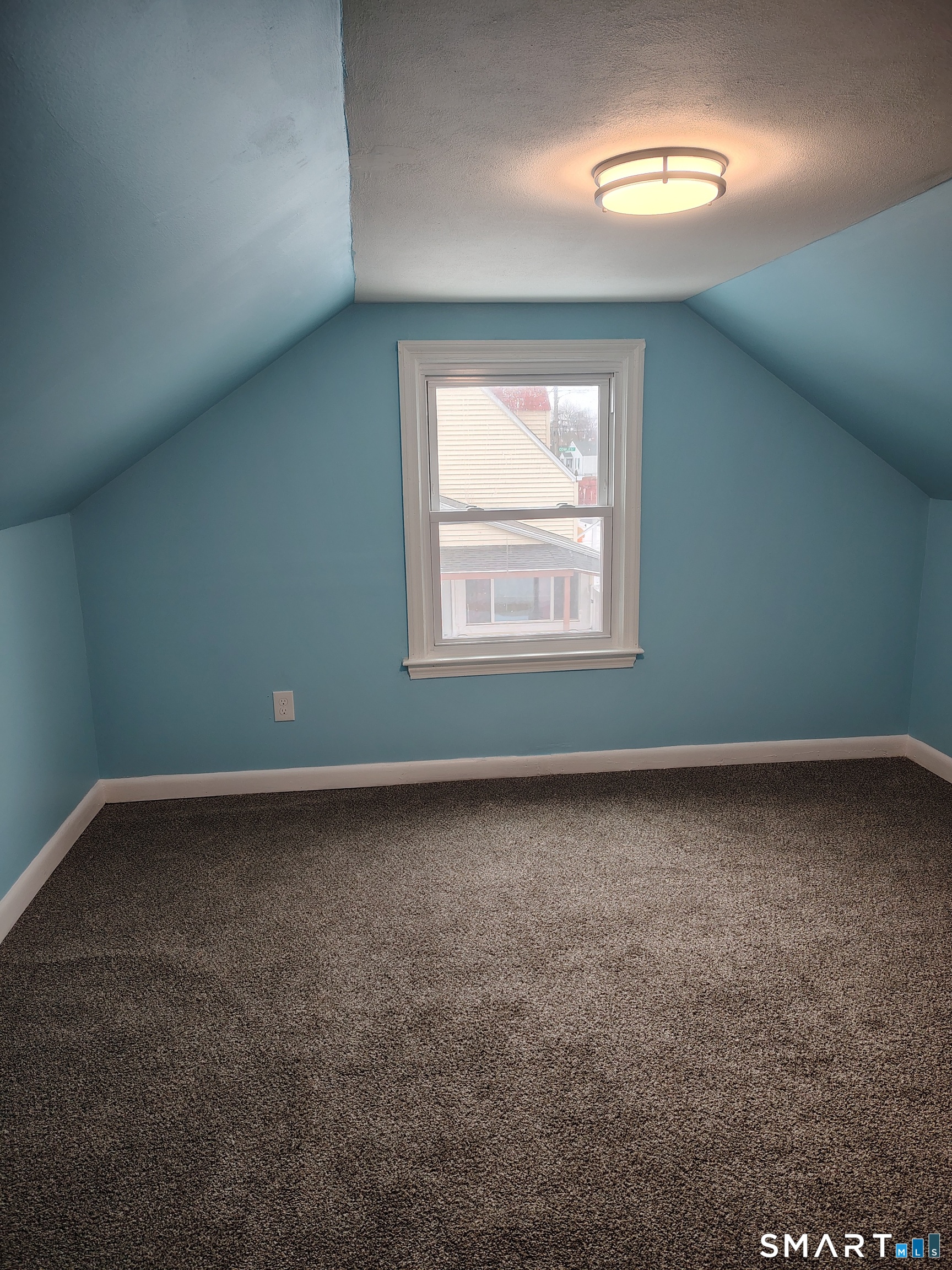 166 George Street Hartford, CT 06114 - Photo 7 of 29 an empty room with a window