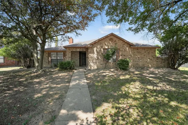 $279,900 | 904 Breckenridge Drive, DeSoto, TX 75115