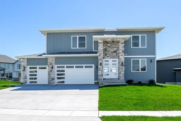 $899,000 | 6589 Blackbird Lane, Bettendorf, IA 52722