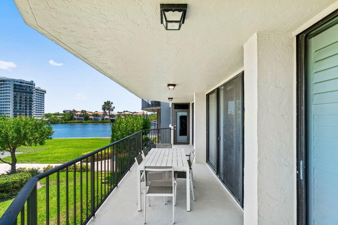 899 Jeffery Street, Unit 2120 Boca Raton, FL 33487 - Photo 28 of 38 a view of a balcony