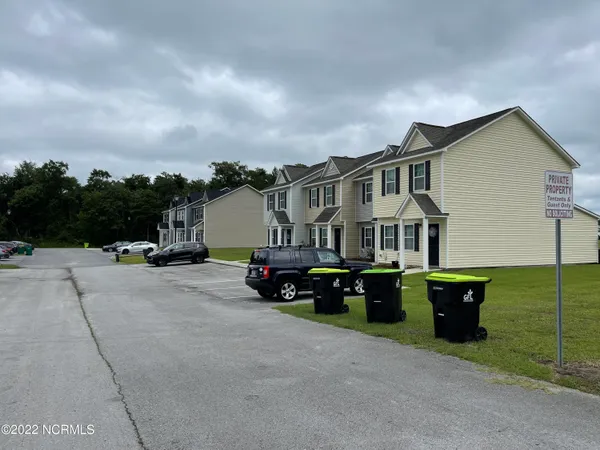 $1,300 | 111 Virginias Landing Court, Richlands, NC 28574