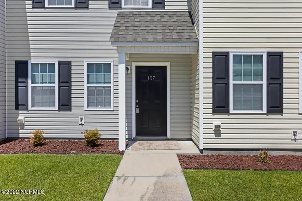 $1,300 | 111 Virginias Landing Court, Richlands, NC 28574