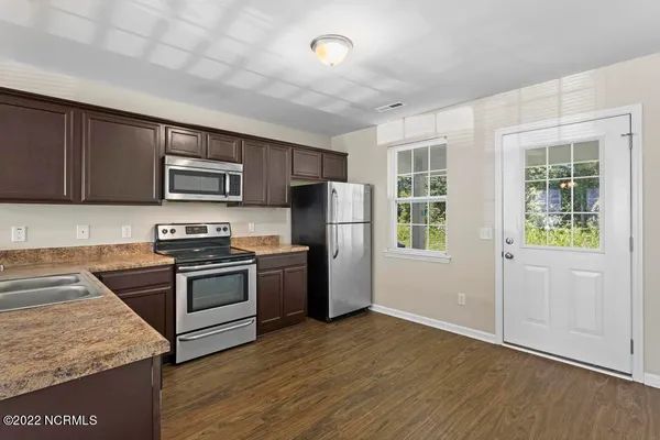 $1,300 | 111 Virginias Landing Court, Richlands, NC 28574