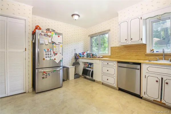 $900,000 | 238 Rosehill Avenue, New Rochelle, NY 10804