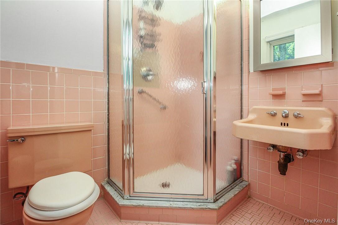 238 Rosehill Avenue New Rochelle, NY 10804 - Photo 14 of 21
