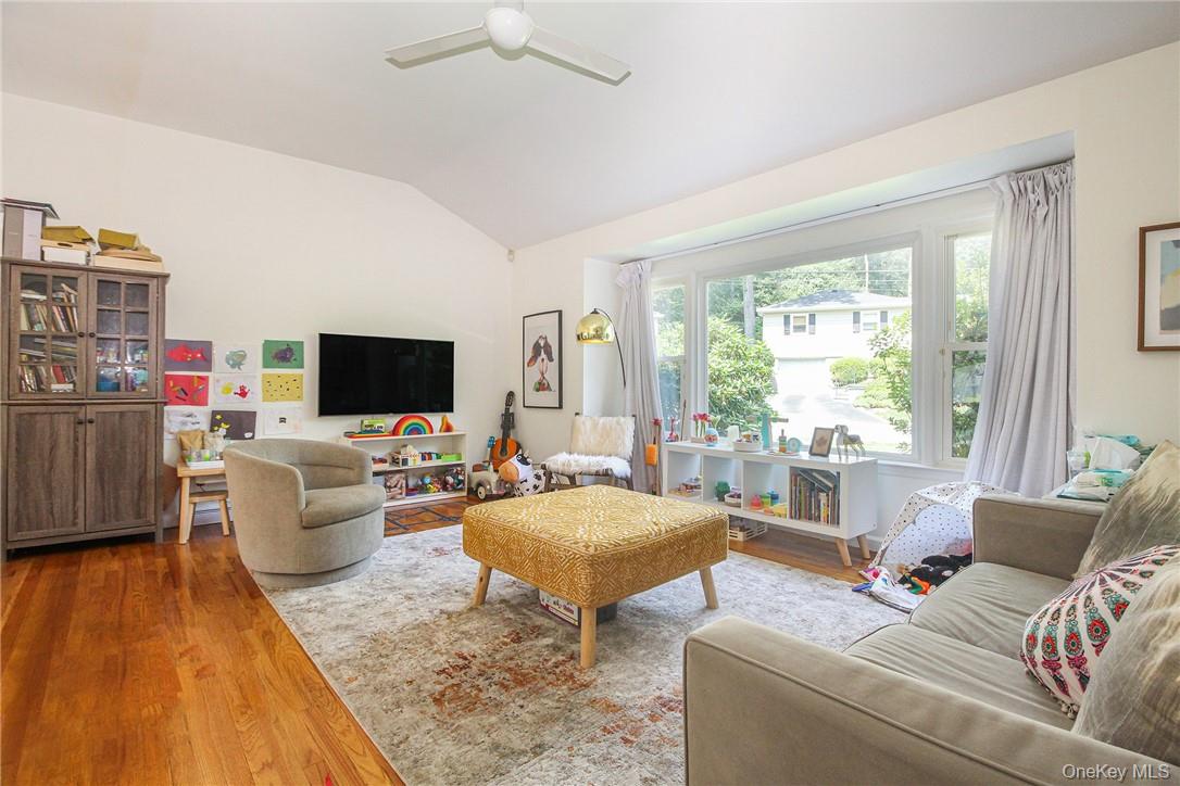 238 Rosehill Avenue New Rochelle, NY 10804 - Photo 4 of 21