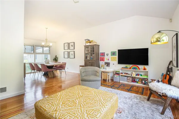 $900,000 | 238 Rosehill Avenue, New Rochelle, NY 10804