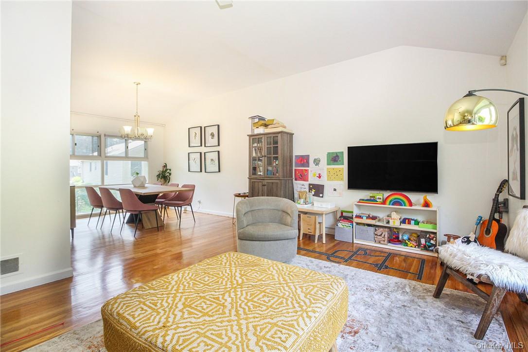 238 Rosehill Avenue New Rochelle, NY 10804 - Photo 5 of 21