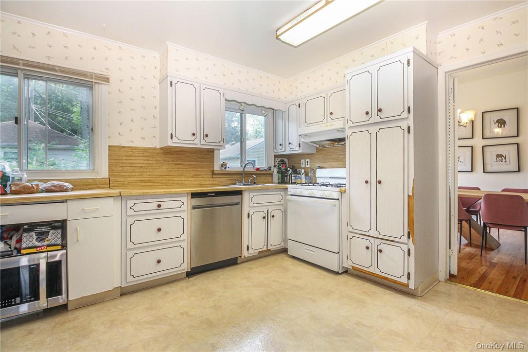 238 Rosehill Avenue New Rochelle, NY 10804 - Photo 10 of 21