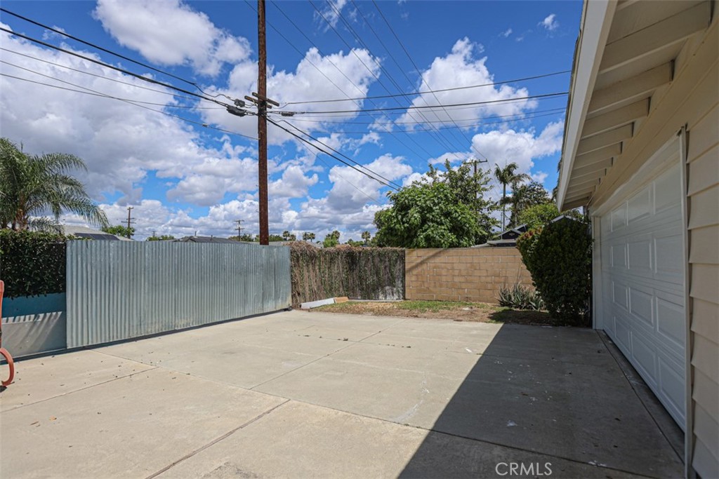600 South Emily Street Anaheim, CA 92805 - Photo 21 of 22 a view of a backyard of a house