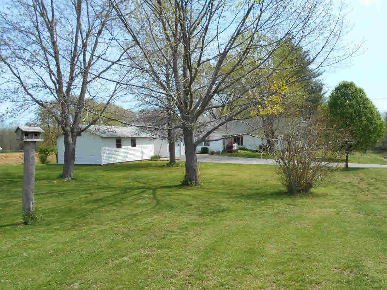 305 Hemlock Lane Flora, IL 62839 - Photo 18 of 50 Gallery Image 18
