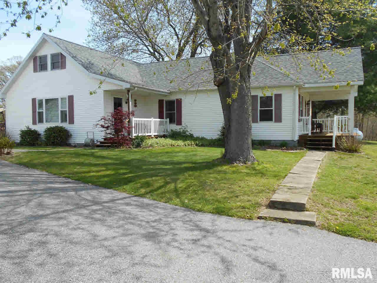 305 Hemlock Lane Flora, IL 62839 - Photo 2 of 50 Gallery Image 2