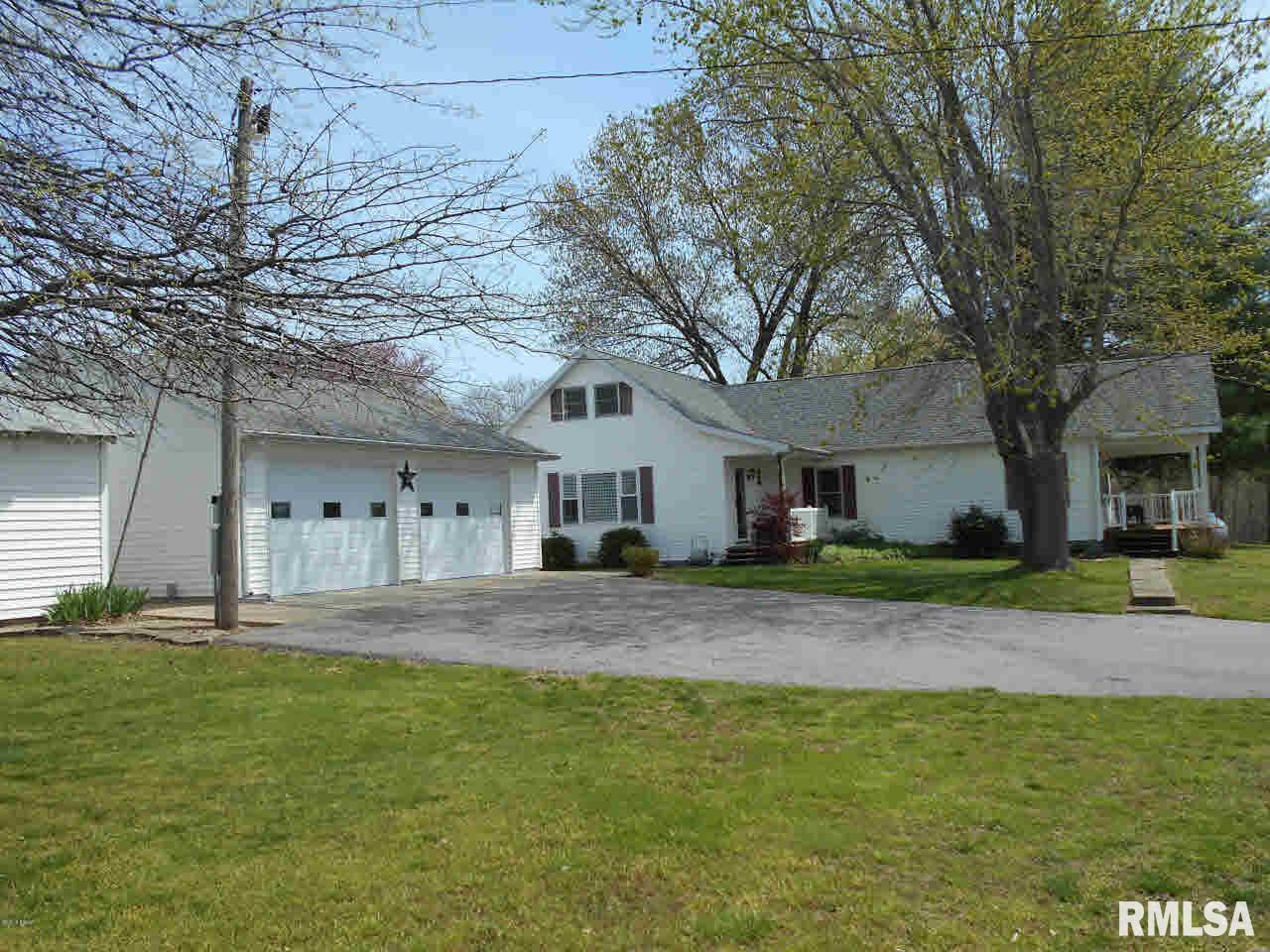 305 Hemlock Lane Flora, IL 62839 - Photo 3 of 50 Gallery Image 3