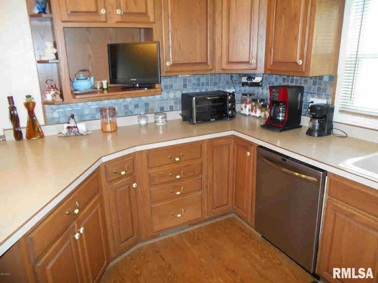 305 Hemlock Lane Flora, IL 62839 - Photo 38 of 50 Gallery Image 38