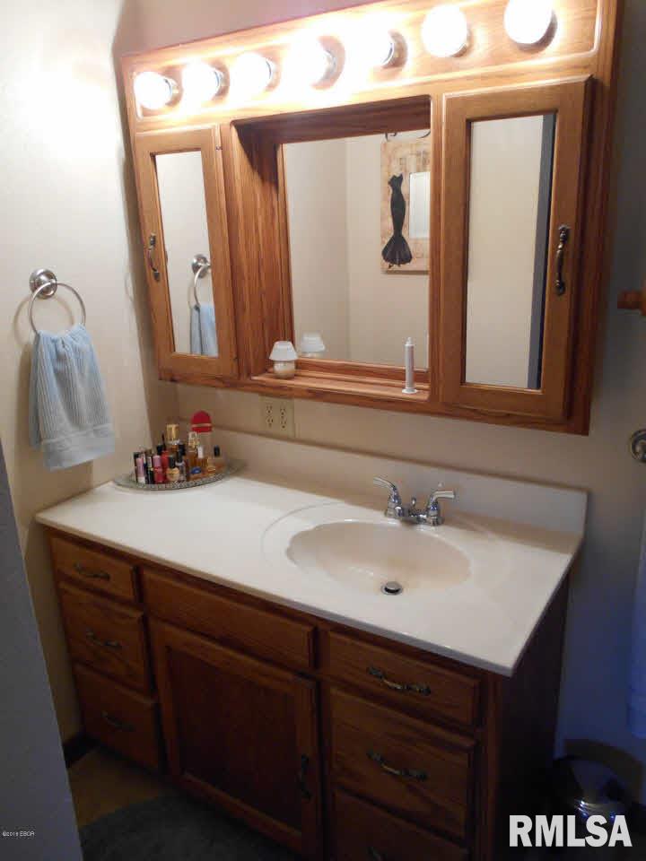 305 Hemlock Lane Flora, IL 62839 - Photo 50 of 50 Gallery Image 50