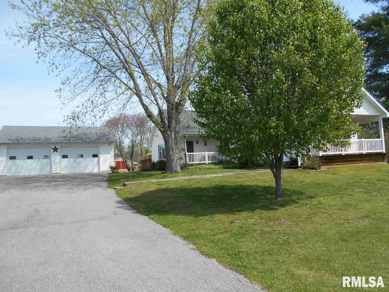 305 Hemlock Lane Flora, IL 62839 - Photo 8 of 50 Gallery Image 8
