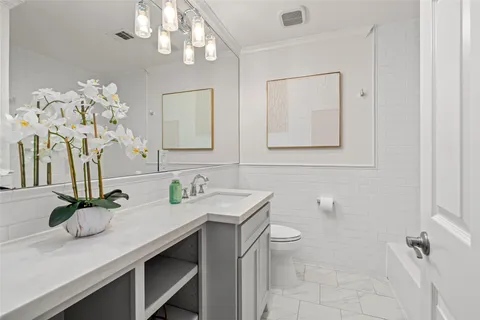 $899,000 | 4710 Laurel Street, Bellaire, TX 77401