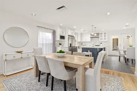 $899,000 | 4710 Laurel Street, Bellaire, TX 77401