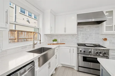 $899,000 | 4710 Laurel Street, Bellaire, TX 77401