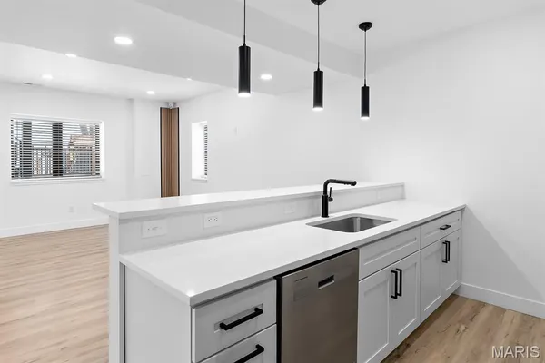 $1,650,000 | 10010 Schuessler Road, St. Louis, MO 63128