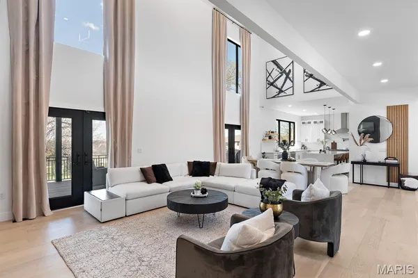 $1,650,000 | 10010 Schuessler Road, St. Louis, MO 63128