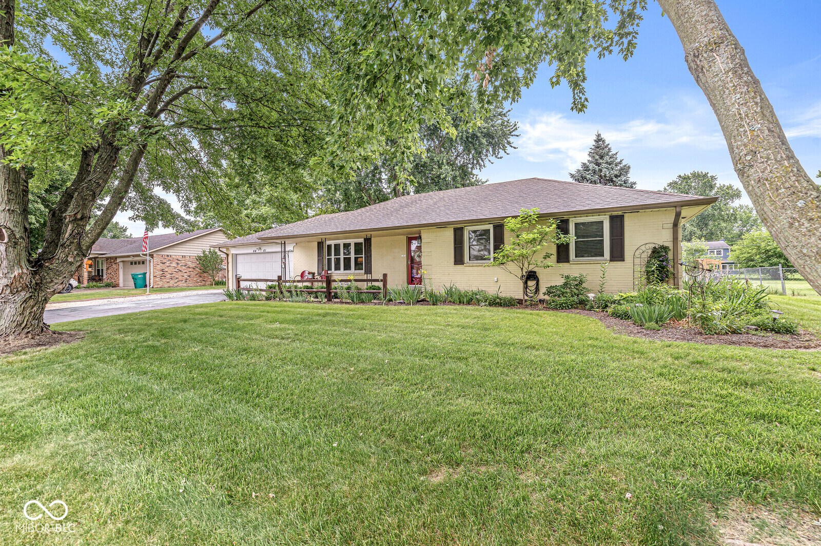 6481 Walnut Way Brownsburg, IN 46112 - Photo 2 of 32