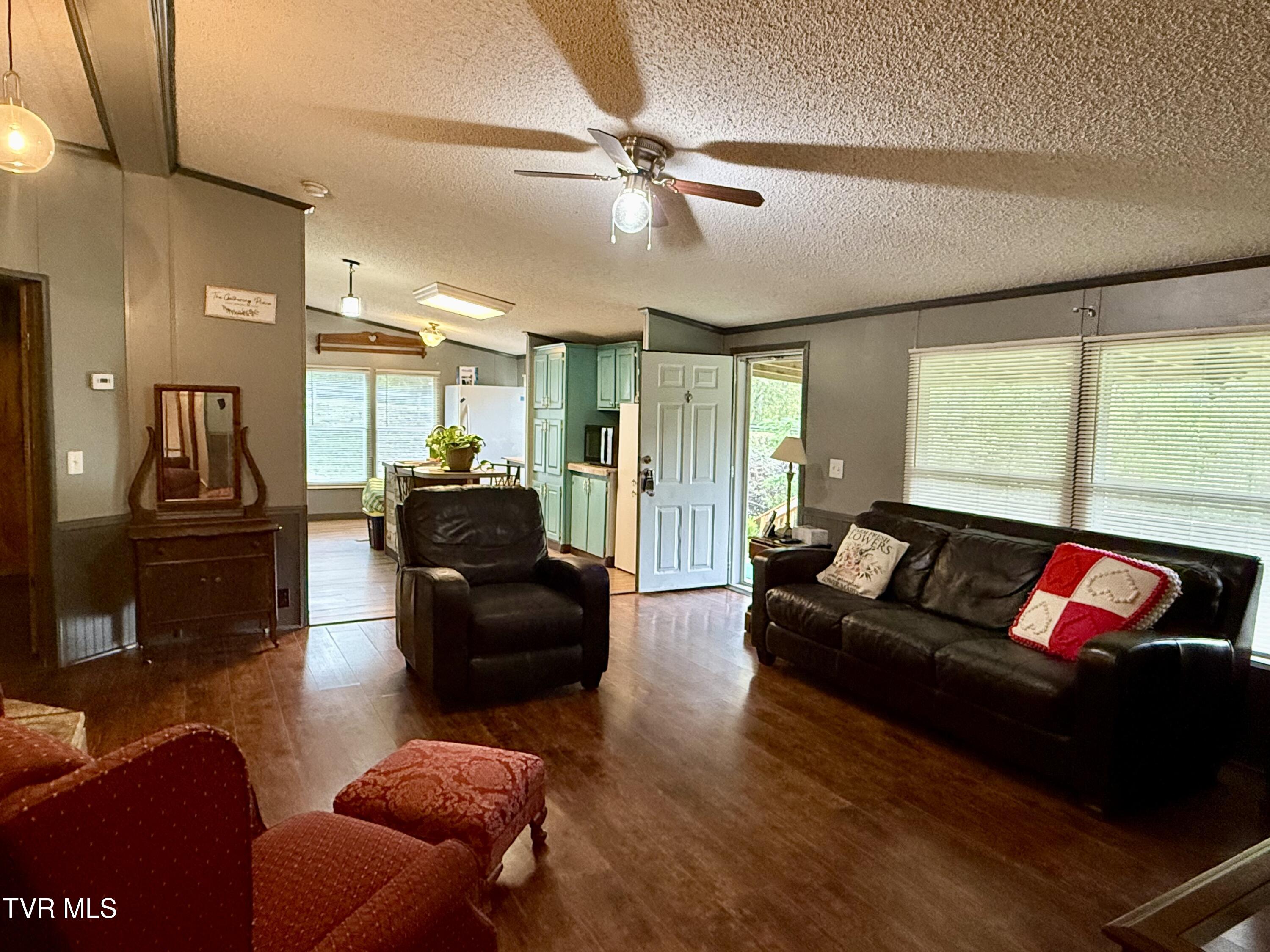 861 Hickory Tree Road Bristol, TN 37620 - Photo 12 of 40 IMG_3537